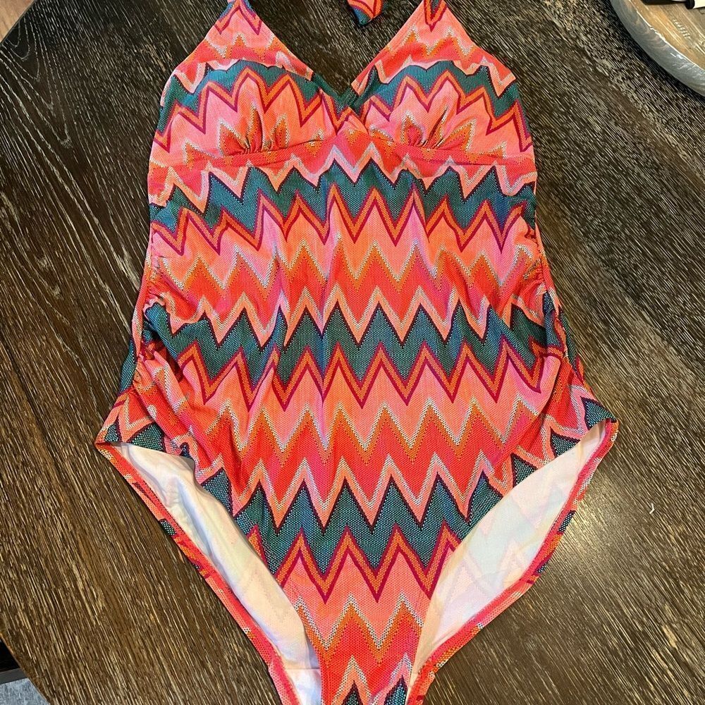 Beach Bump Zig Zag Stripe Halter Tie Maternity Swimsuit sz L EUC